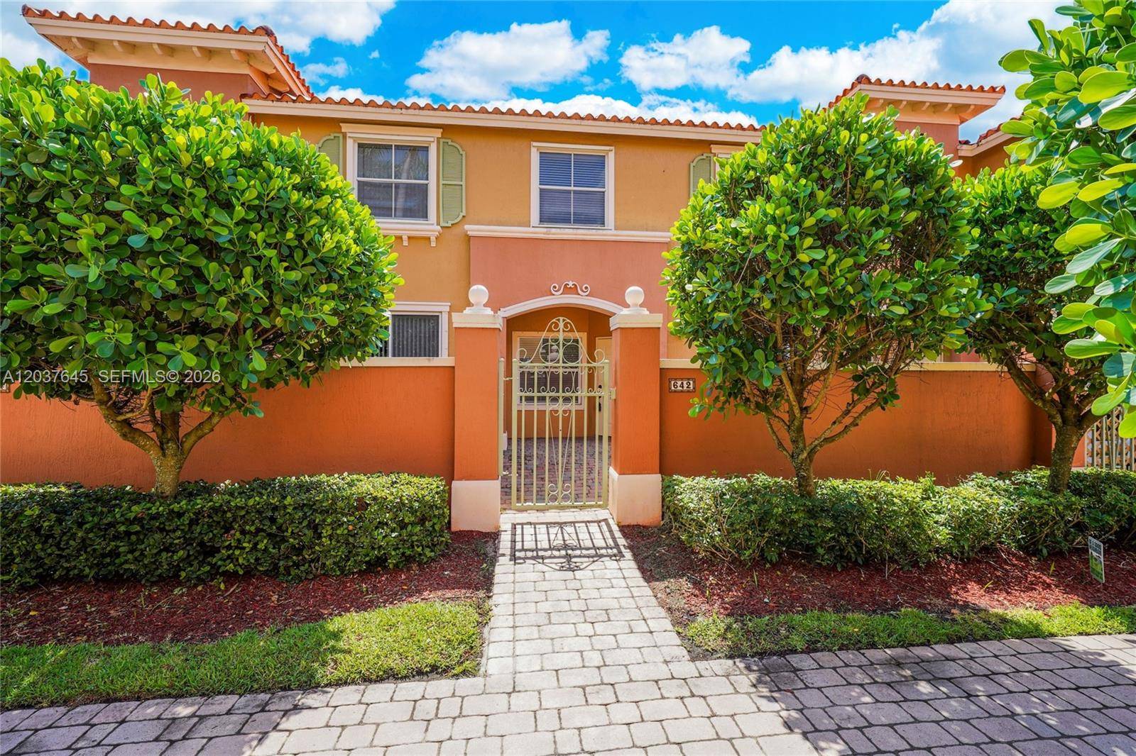 642 SW 106th AvePembroke Pines - HAMPTON ISLES CONDO condo unit 1514 - picture
