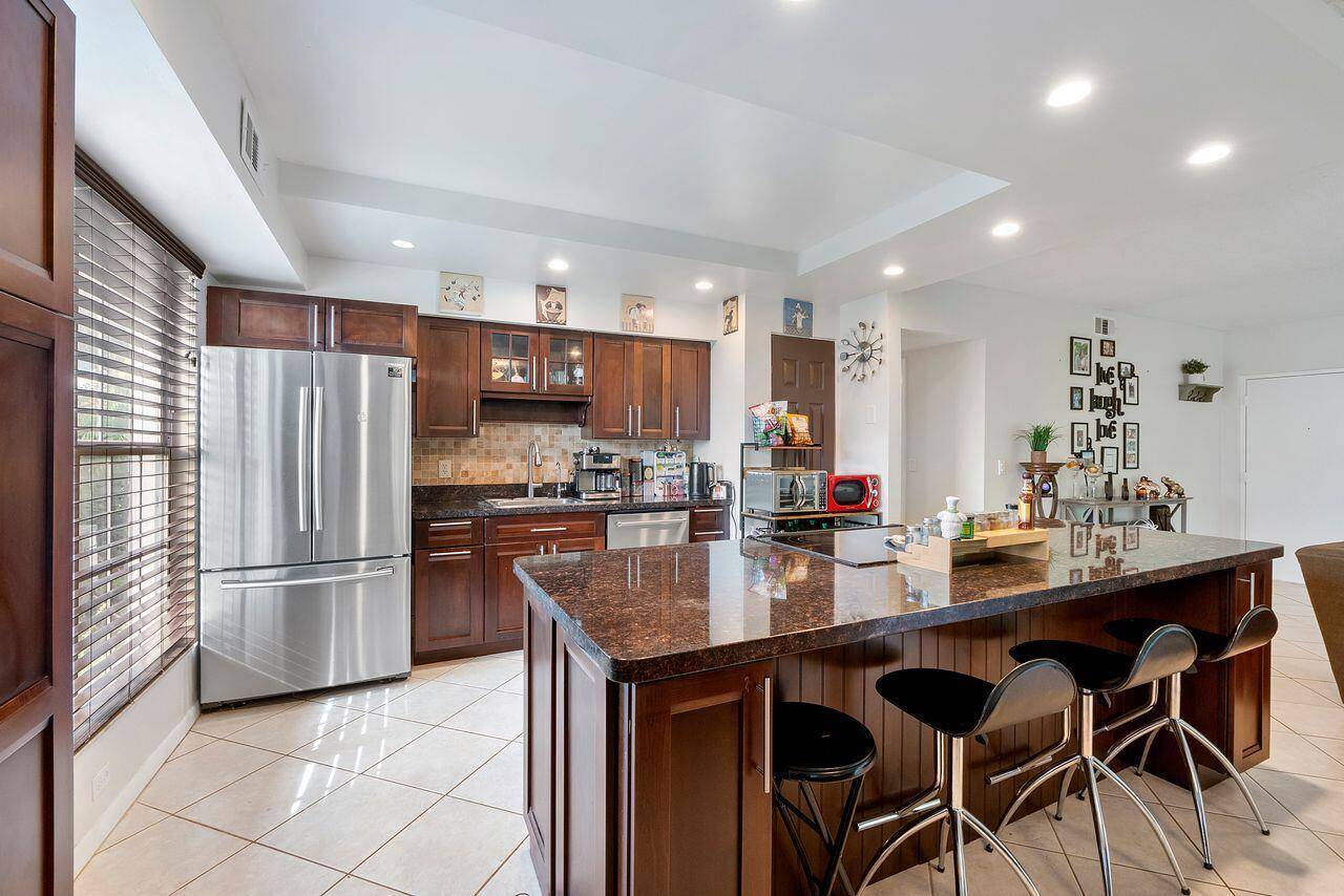 6237 Old CourtBoca Raton - LAKES OF WOODHAVEN I AND I,Lakes of Woodhaven condo unit 104 - picture