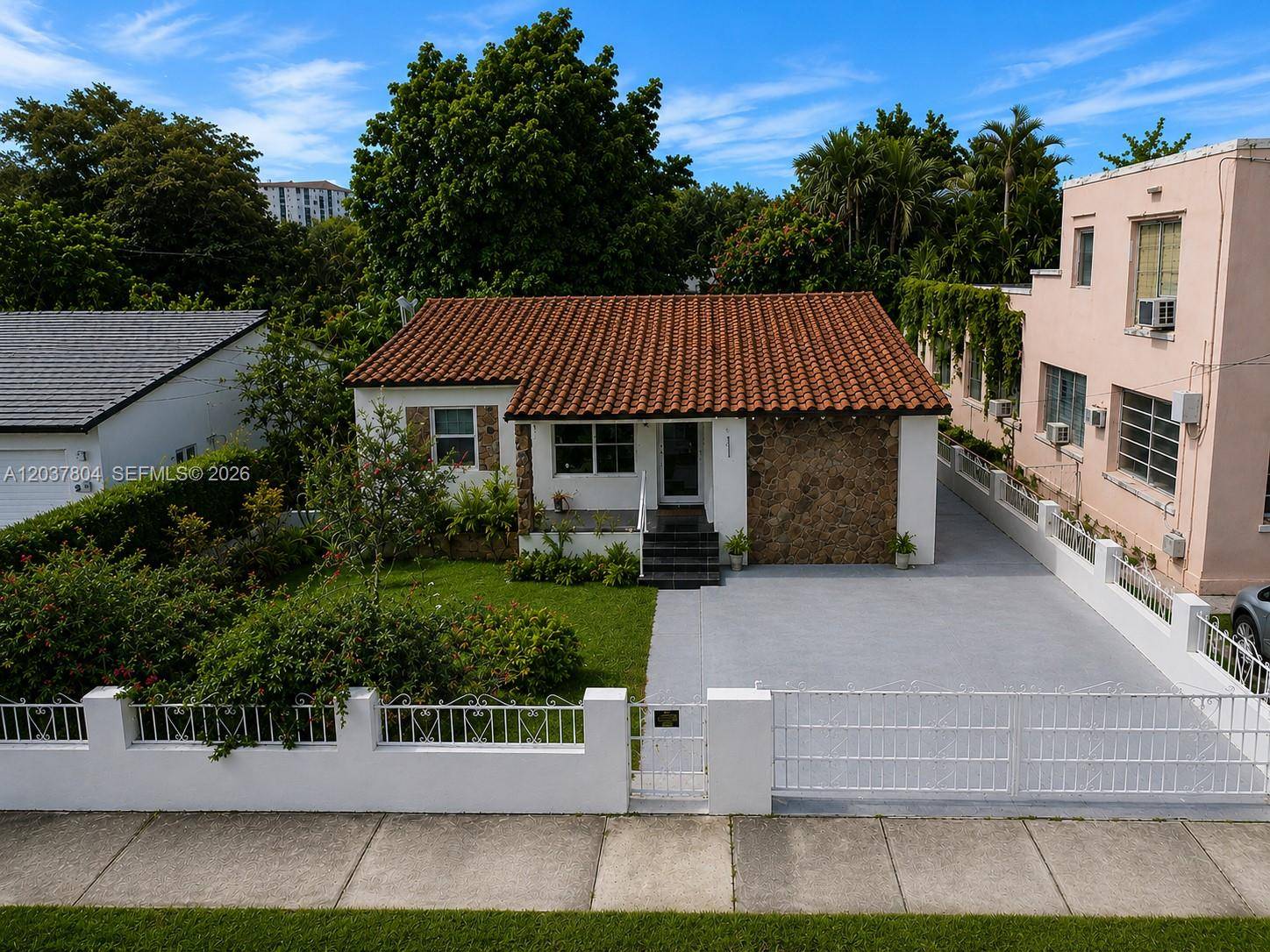 4240 SW 14th StMiami - picture