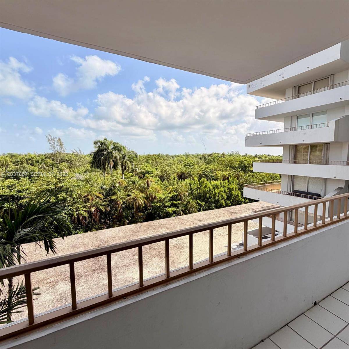 155 Ocean Lane DrKey Biscayne - COMMODORE CLUB WEST CONDO condo unit 504 - picture