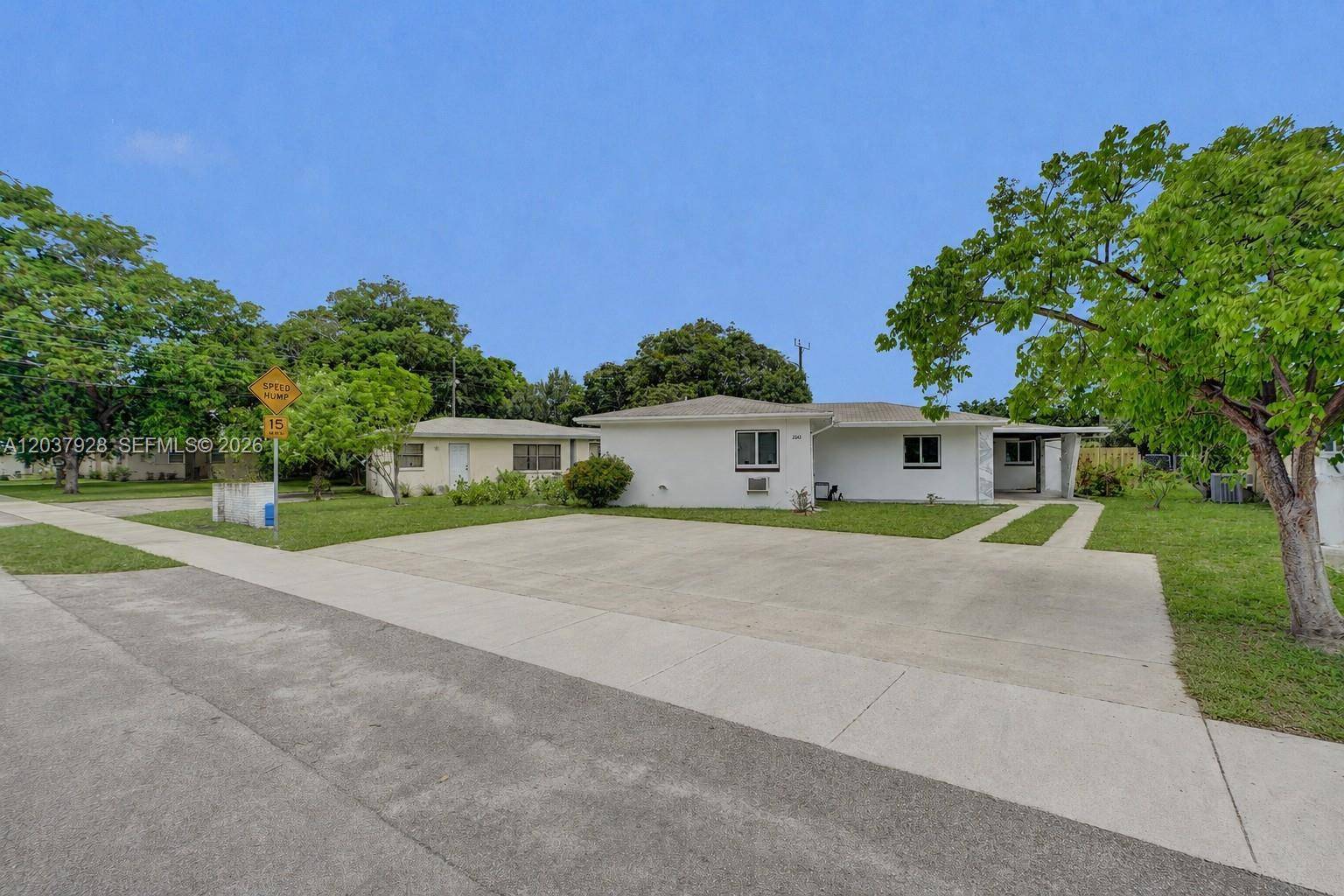 2343 NW 28th StOakland Park - picture