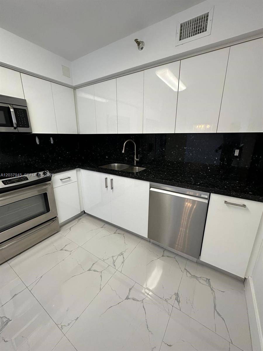 3530 Mystic Pointe DrAventura - Apartments-Annual,Apartment condo unit 3208 - picture