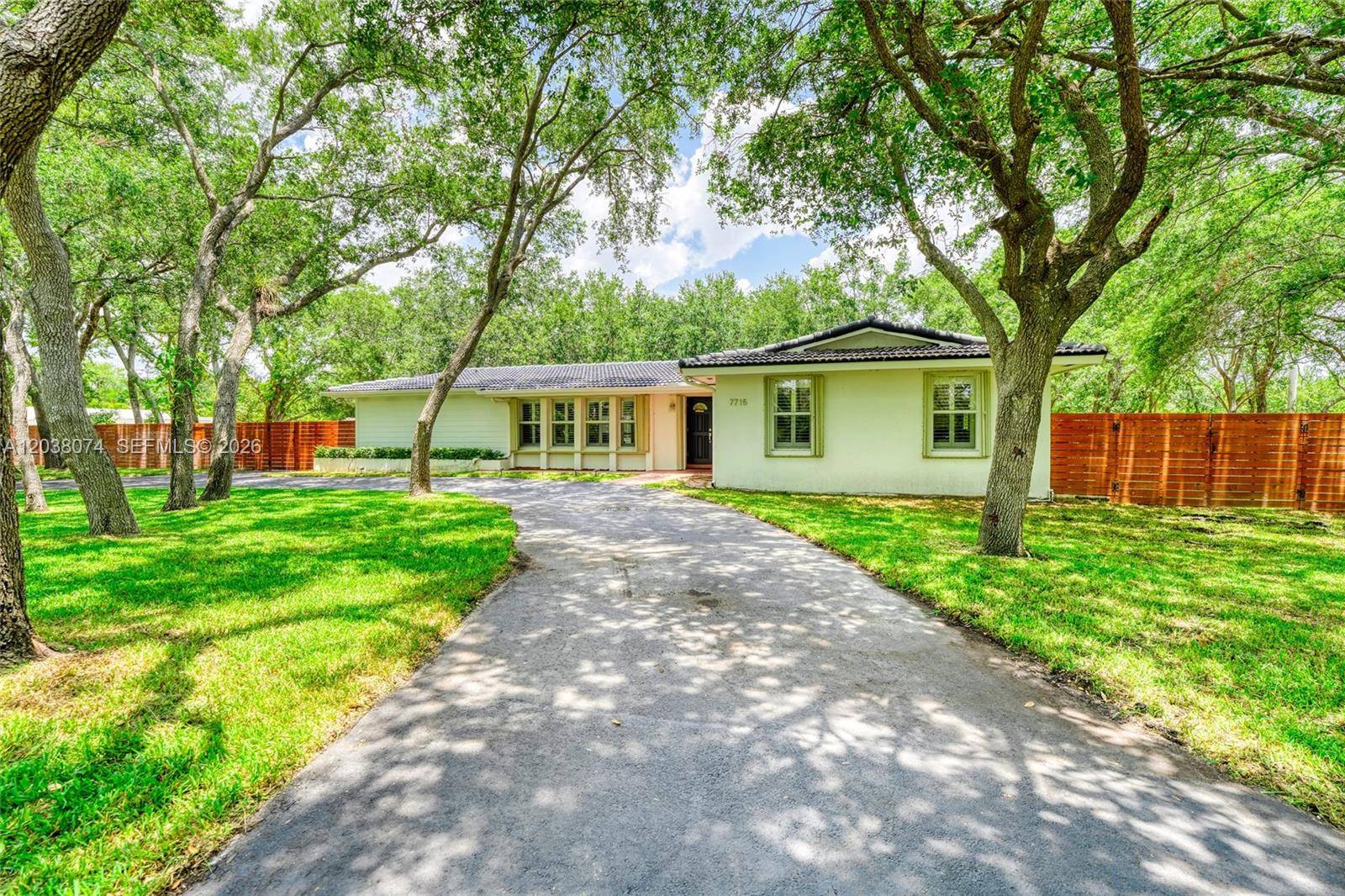 7715 SW 122nd StPinecrest - picture