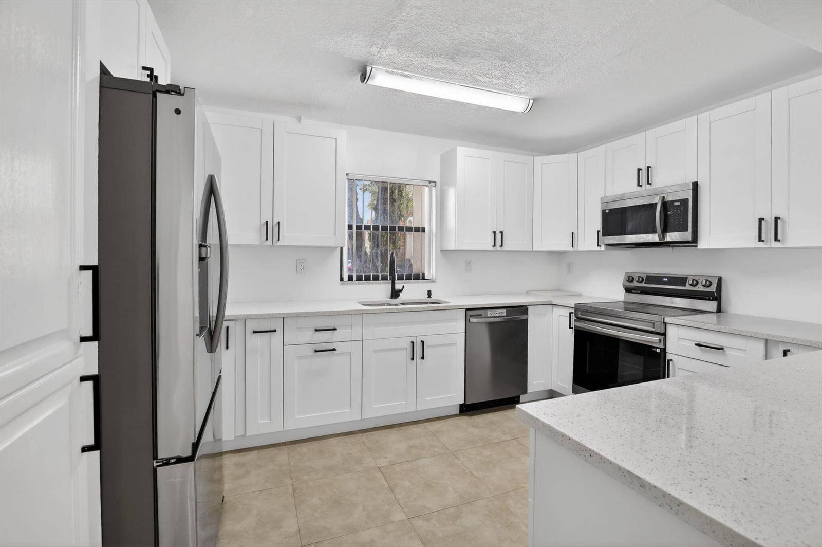 11556 NW 1stPlantation - picture