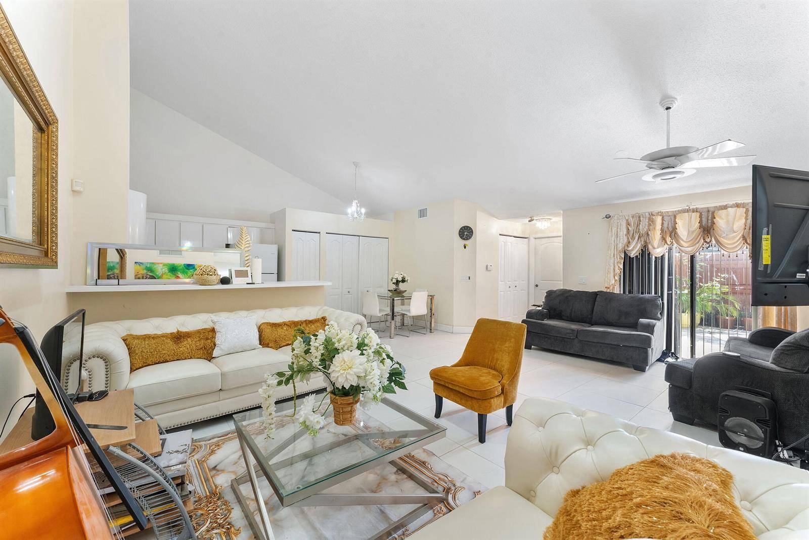 4353 WoodstockWest Palm Beach - WESTCHESTER TOWNHOUSES condo unit A - picture