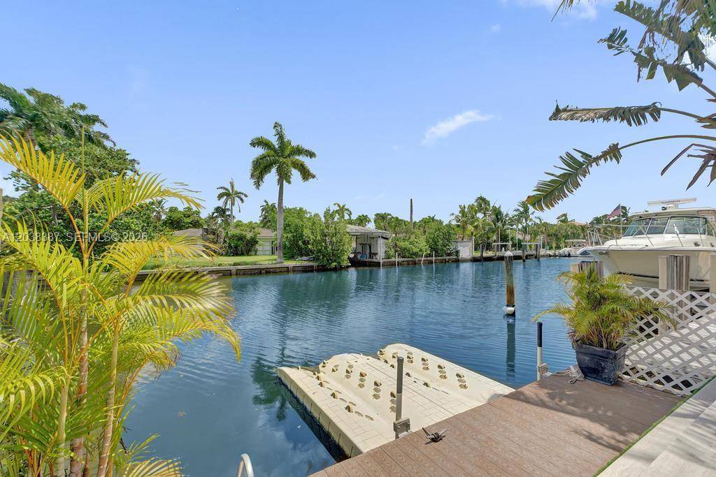 2129 NE 123rd StNorth Miami - picture