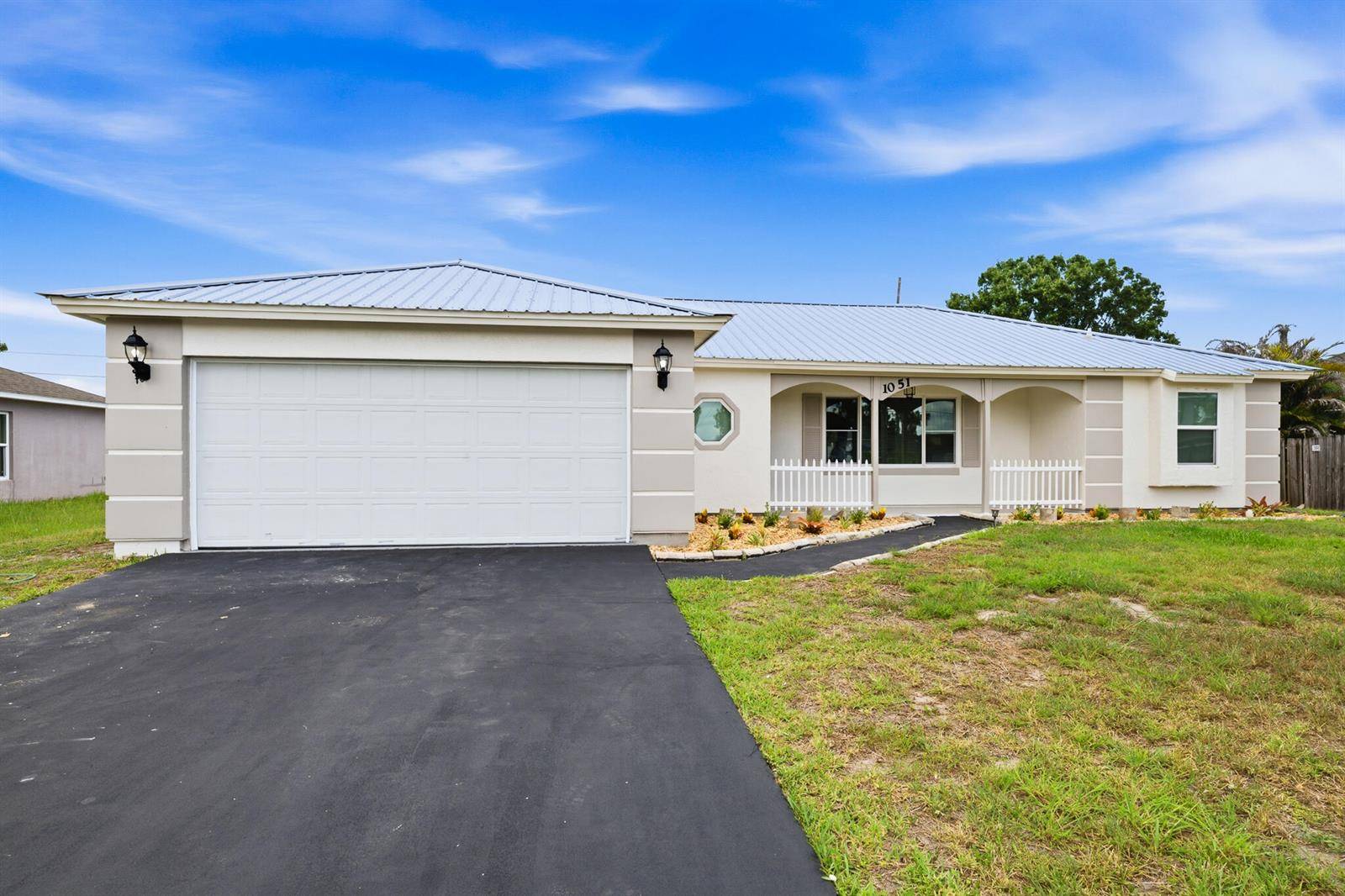 1051 SW DuboisPort St. Lucie - picture