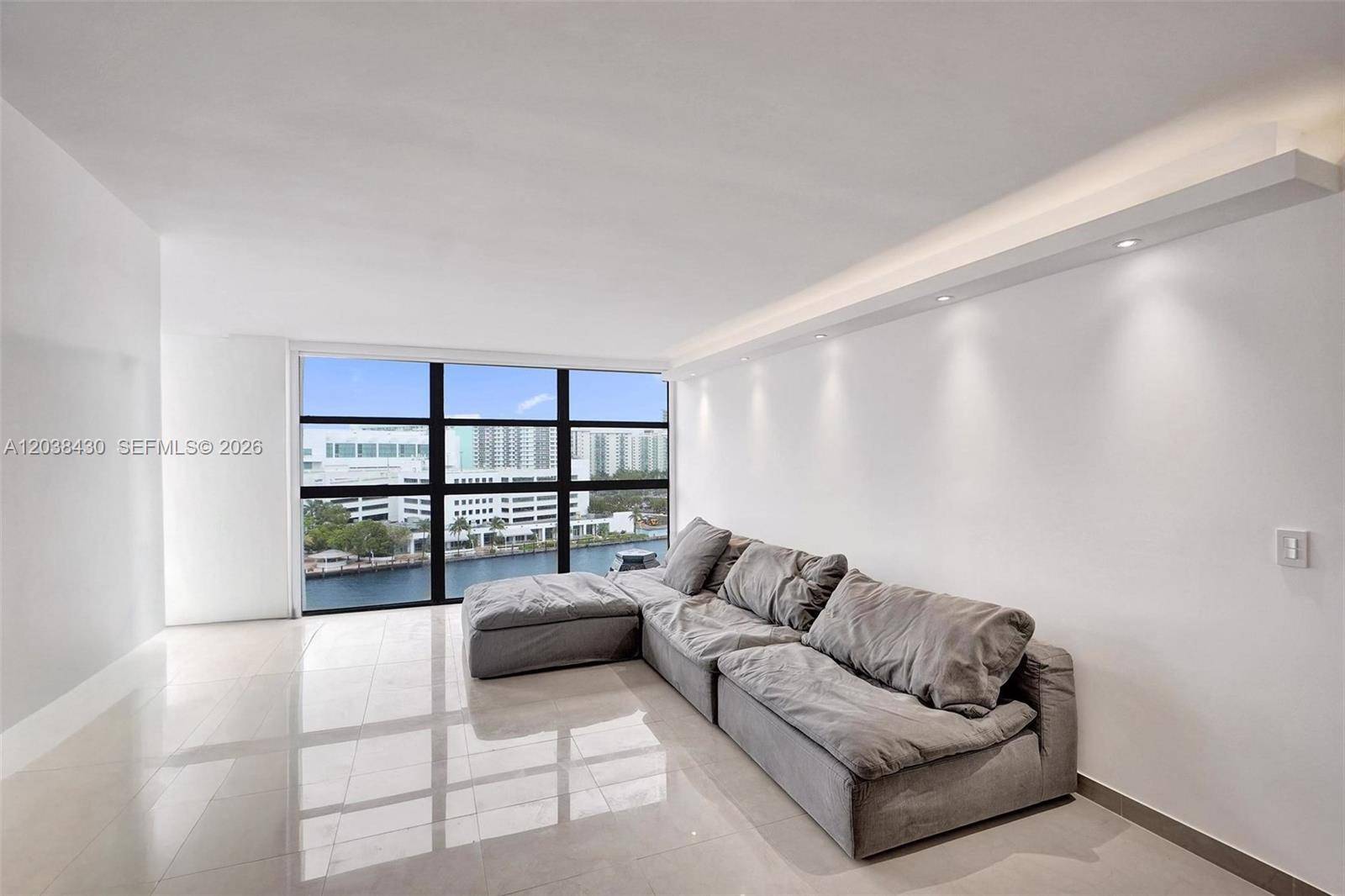 400 Leslie DrHallandale Beach - TOWERS OF OCEANVIEW EAST condo unit 1022 - picture