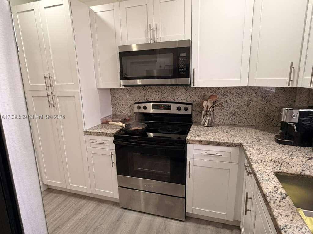 2920 SW 15th StMiami - picture