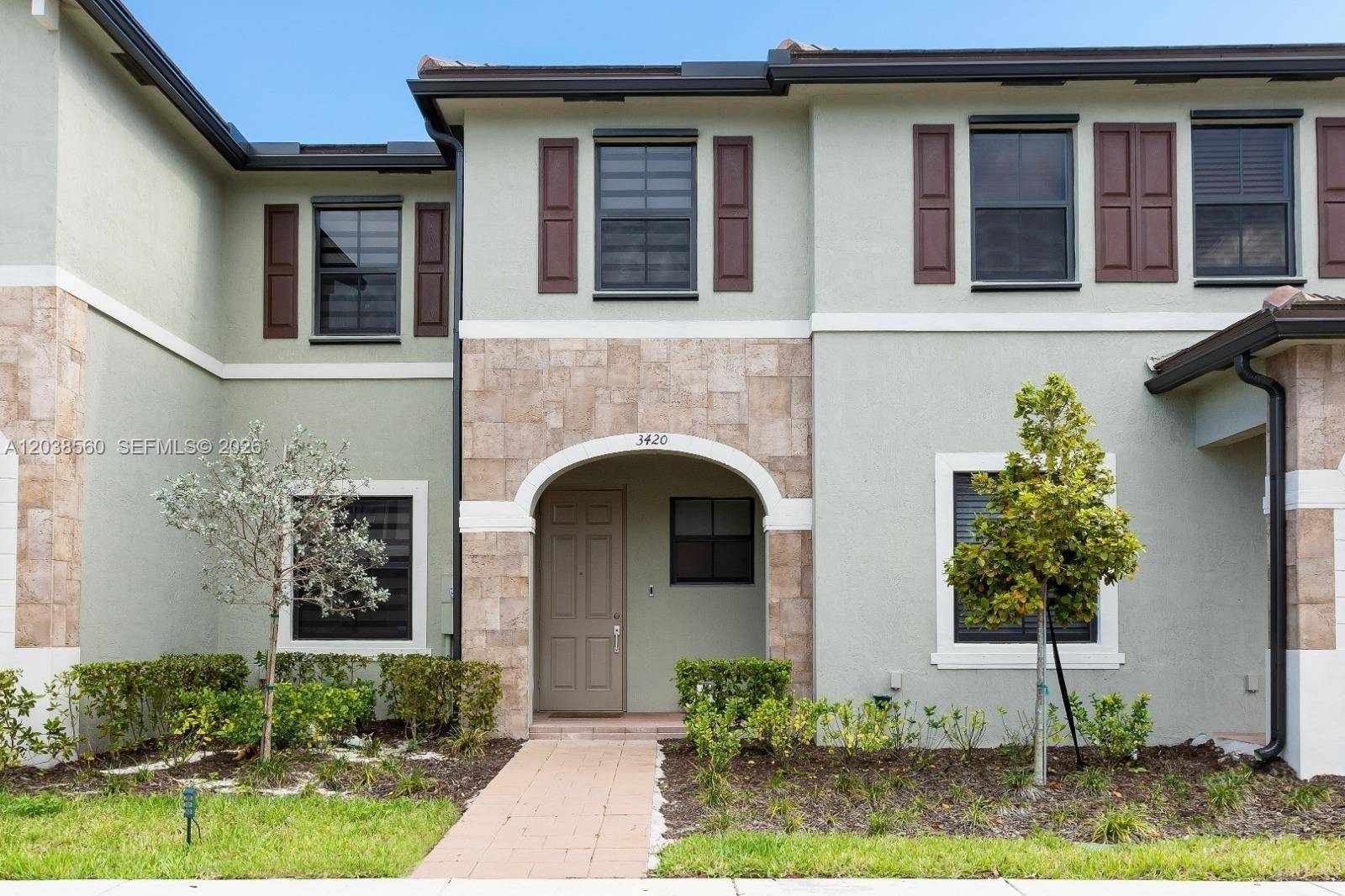 3420 W 111th PlHialeah - picture