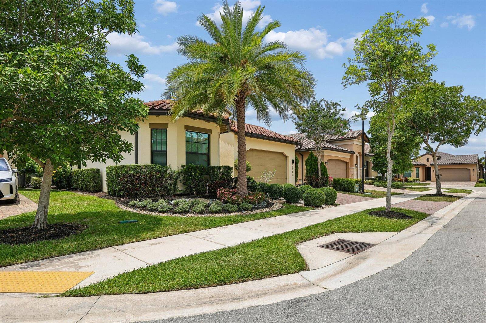 11760 E EastlakeParkland - picture
