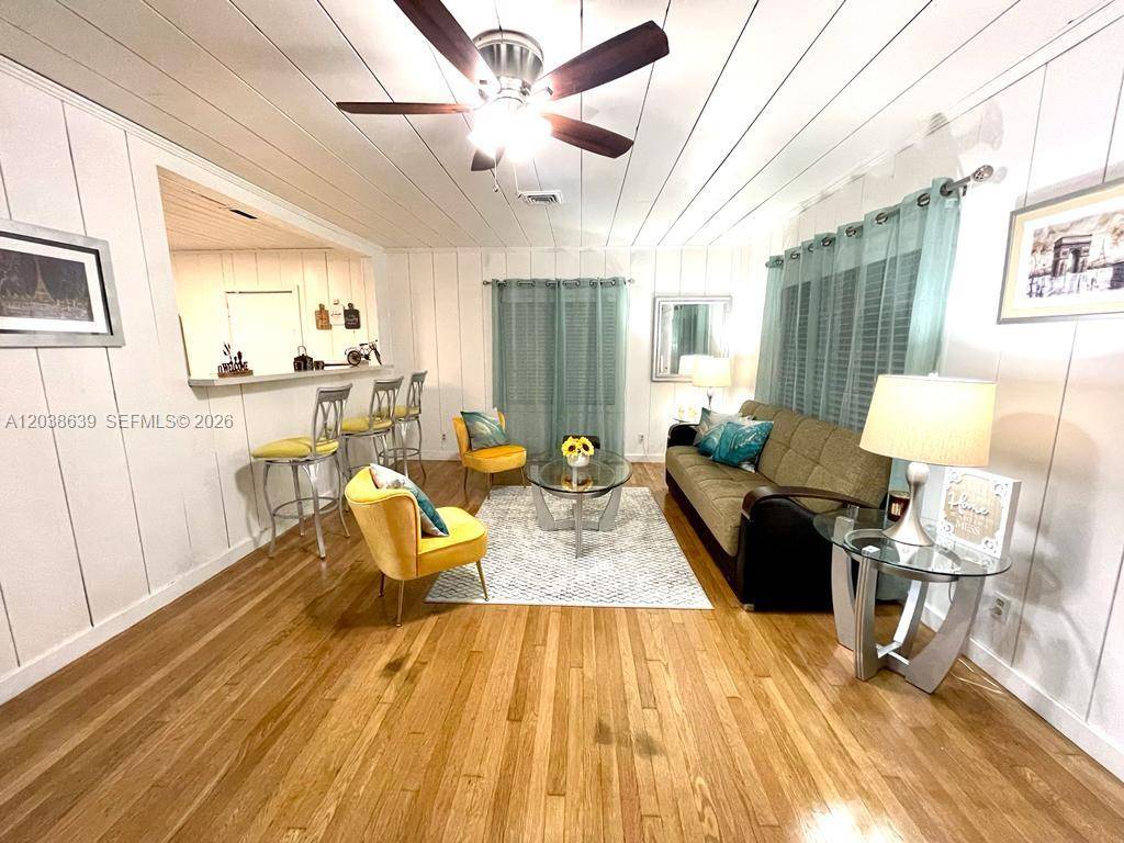 1218 N 24th AveHollywood - picture