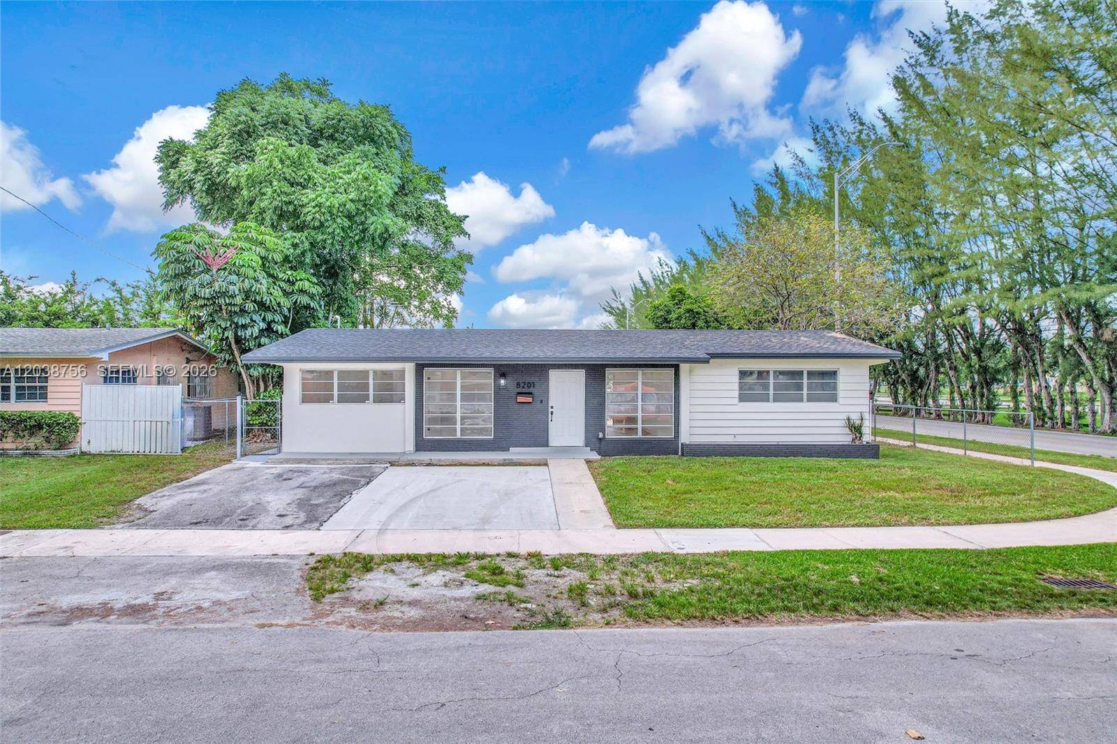 8201 SW 42nd StMiami - picture