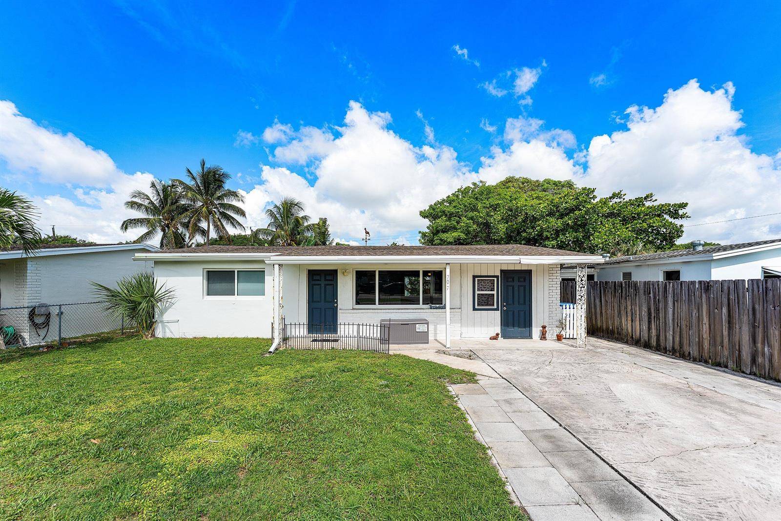 707 S BroadwayLantana - picture