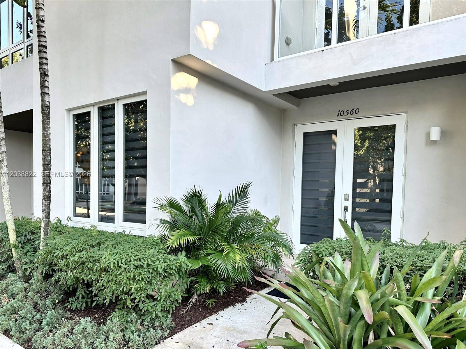 10560 NW 63rd TerDoral - picture