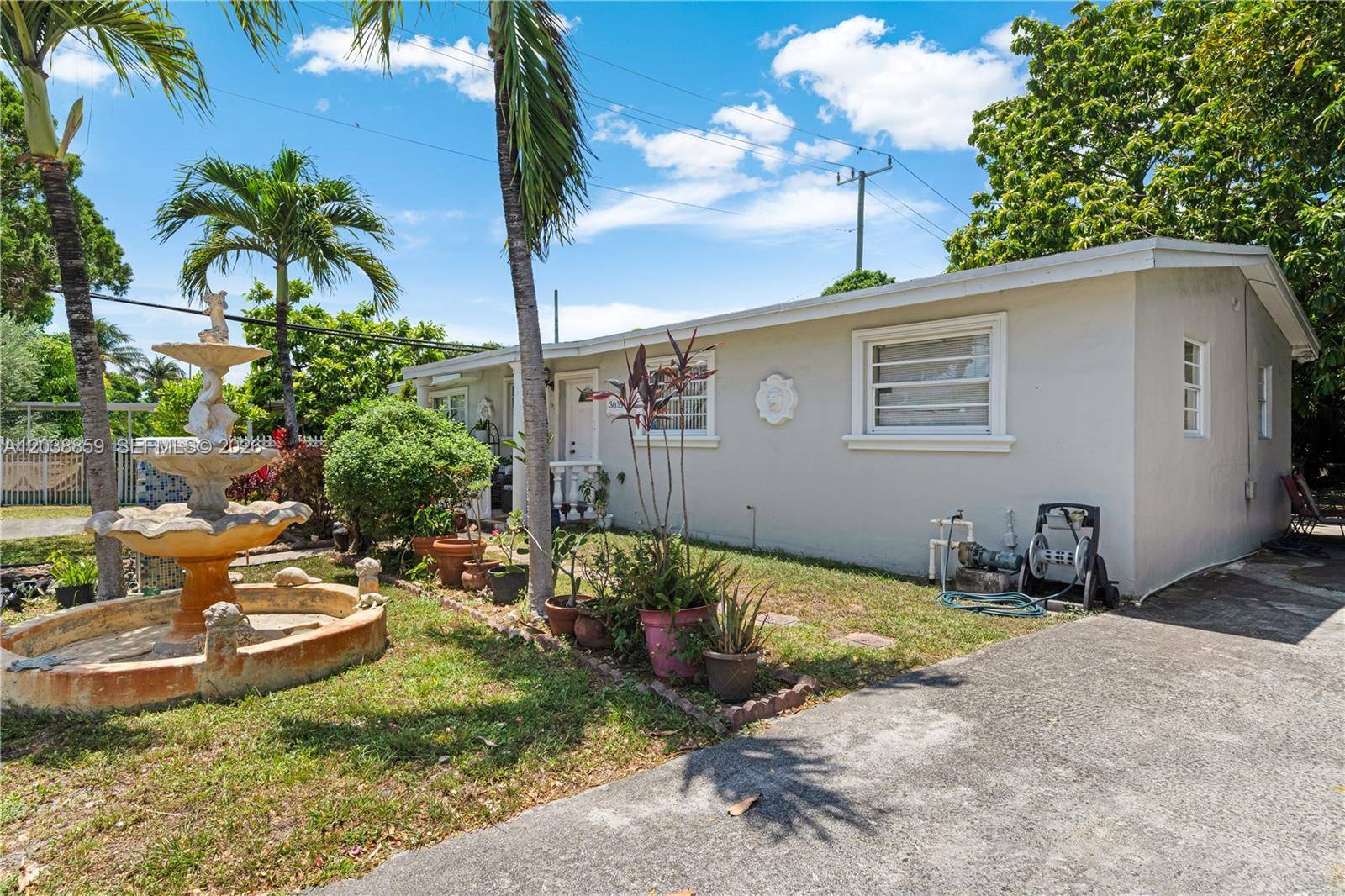 3035 NW 83 StMiami - picture