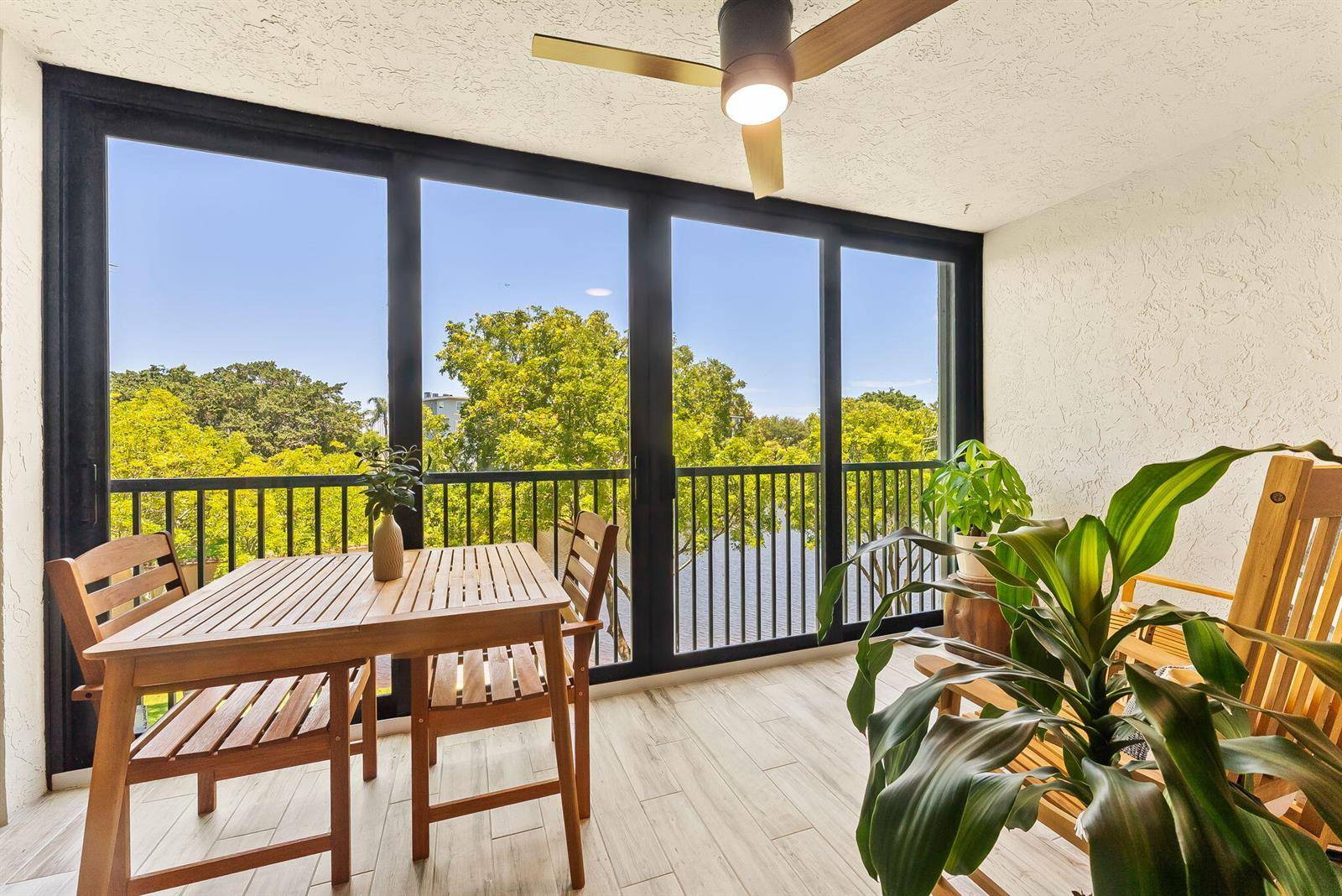 2215 Cypress IslandPompano Beach - CYPRESS BEND CONDOMINIUM V condo unit 301 - picture
