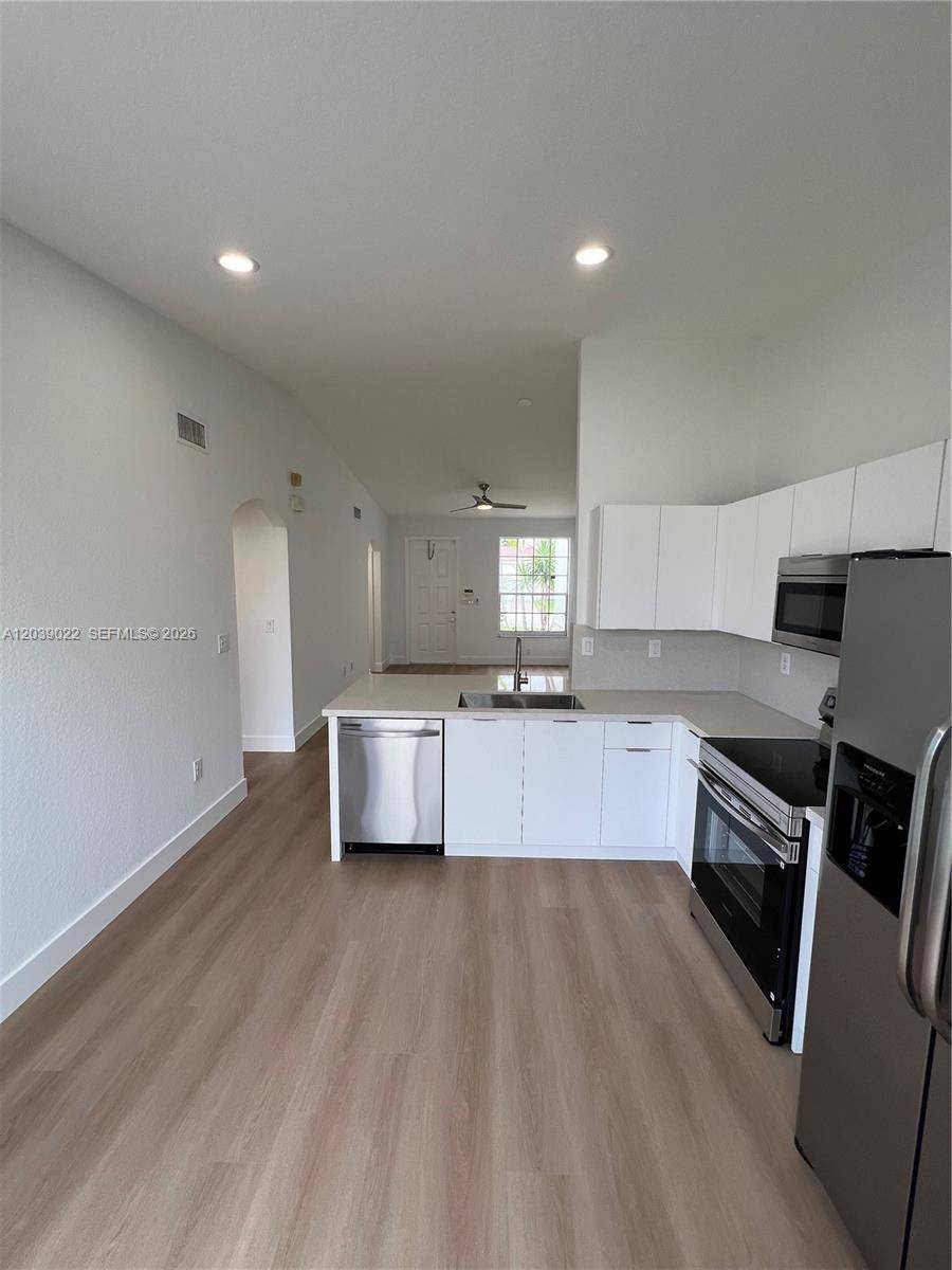 18739 SW 28th StMiramar - picture