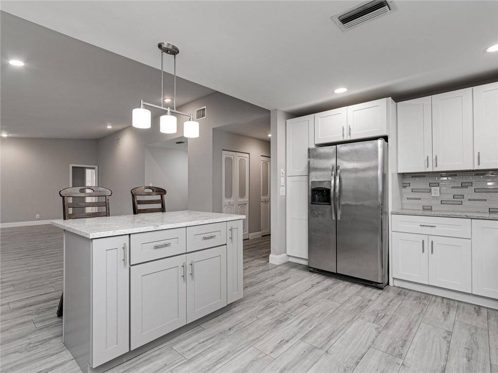 7000 NW 107thTamarac - picture