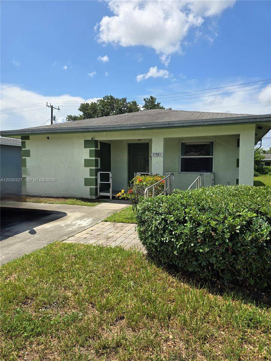 2581 NW 15th CtFort Lauderdale - picture