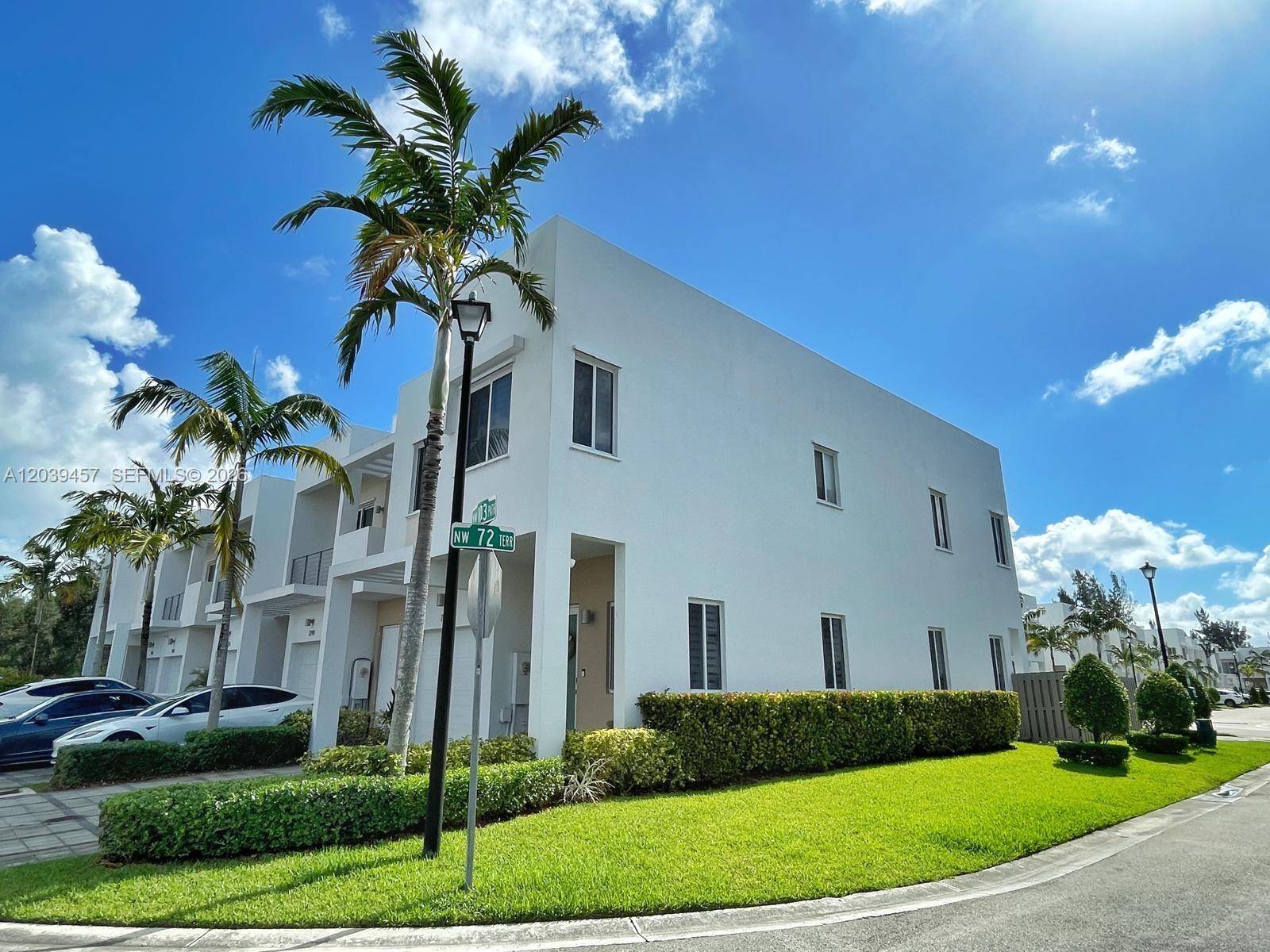 7243 NW 103rd PathDoral - picture