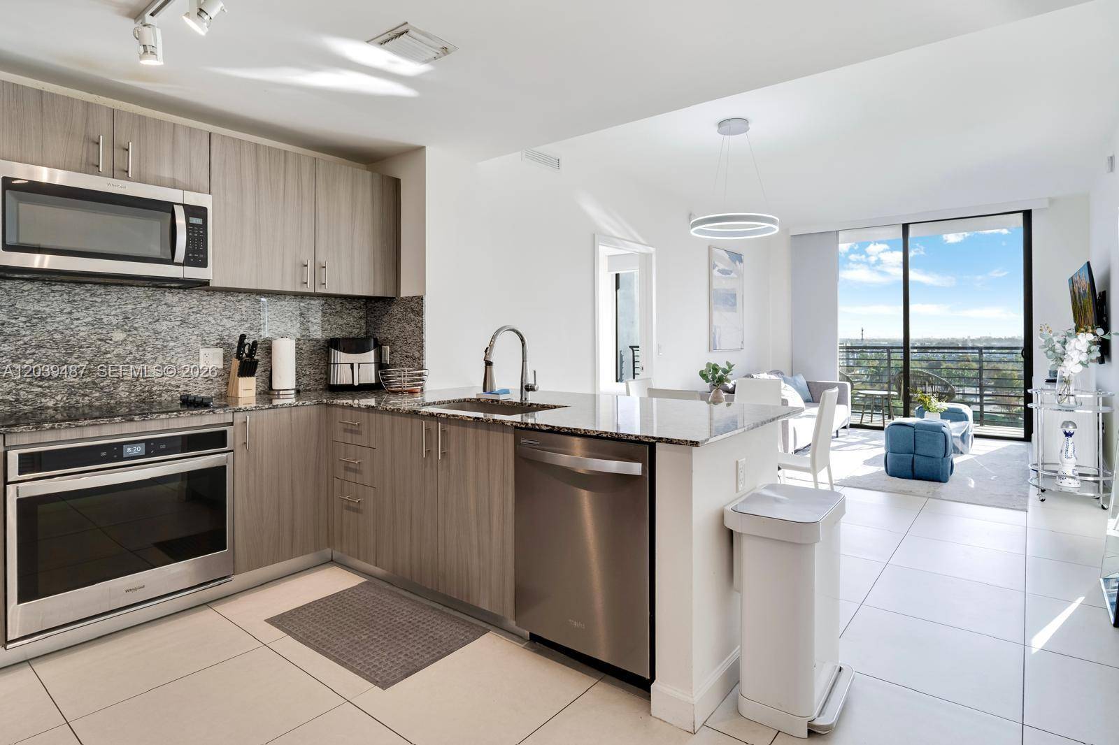 5350 NW 84th AveDoral - Apartments-Seasonal,Apartment condo unit 909 - picture