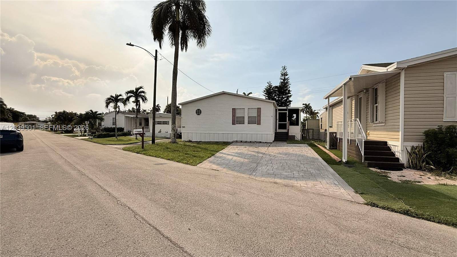8631 SW 18th PlDavie - picture
