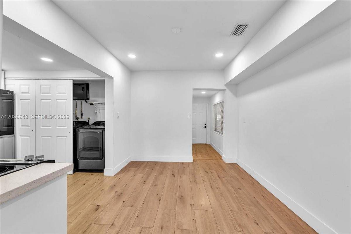 4719 E 8th CtHialeah - picture