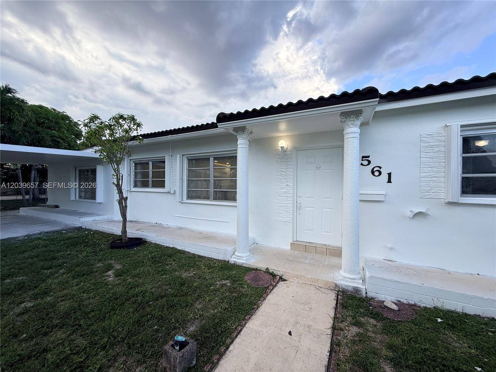 561 W 39th StHialeah - Single Family-Annual,House condo unit n/a - picture