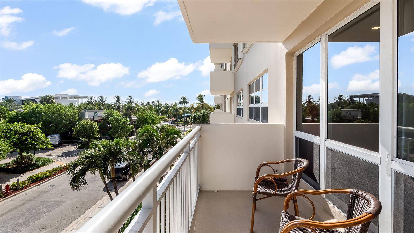 133 N Pompano BeachPompano Beach - OCEAN MONARCH CONDO condo unit 204 - picture