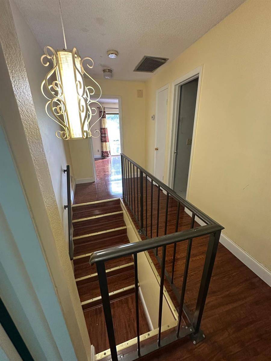 102 Pleasant HillTamarac - picture