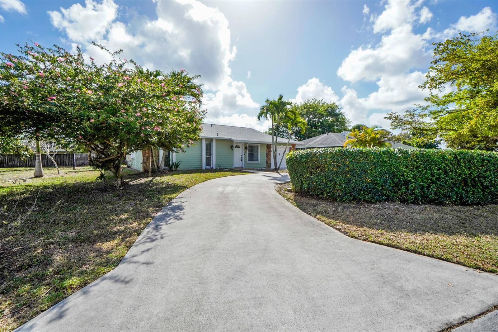 120 SwanRoyal Palm Beach - picture