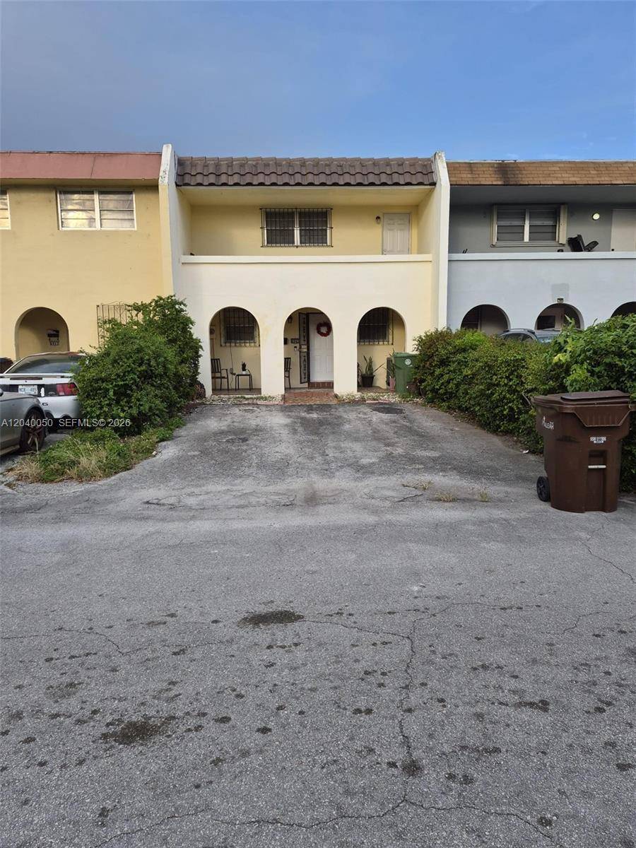 6945 W 2nd WayHialeah - picture