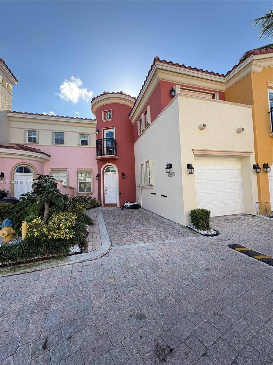 18410 NE 30th AveAventura - AVENTURA BAY TOWNHOMES CO condo unit 18410 - picture