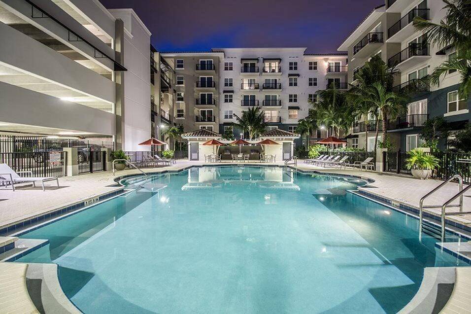 1690 Renaissance CommonsBoynton Beach - VIZCAYA LAKES CONDO condo unit 1404 - picture