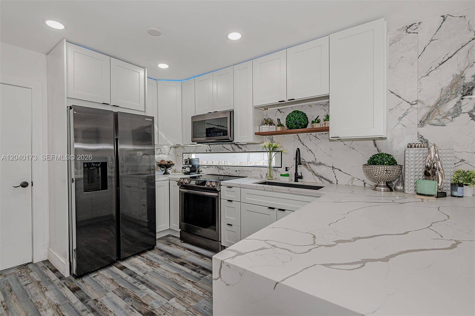 2425 SW 26th LnMiami - picture