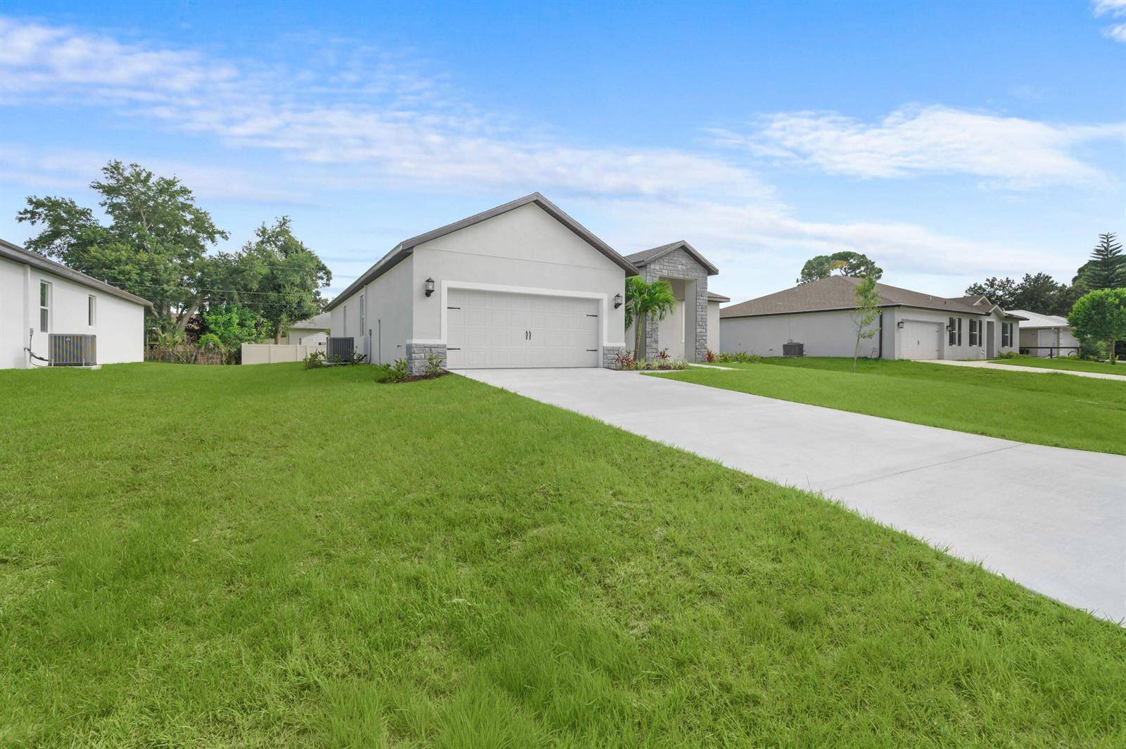 1079 SW PlacetasPort St. Lucie - picture