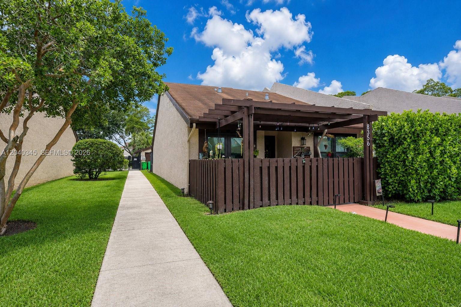 8356 NW 37th PlSunrise - Villa Fee Simple,Villa condo unit E-9 - picture
