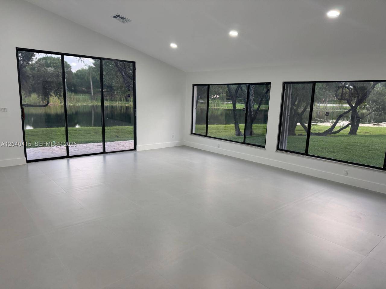2360 DoverWeston - picture