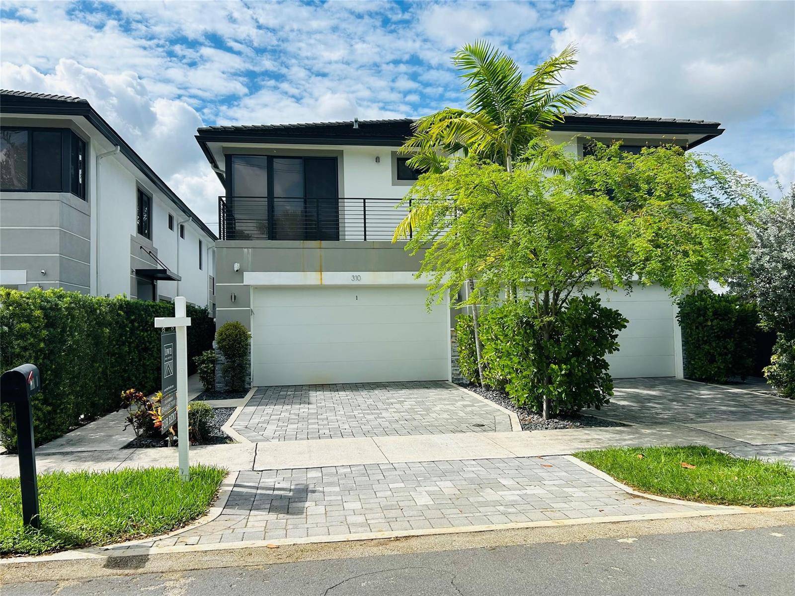 310 SW 9thFort Lauderdale - Townhouse condo unit 1 - picture