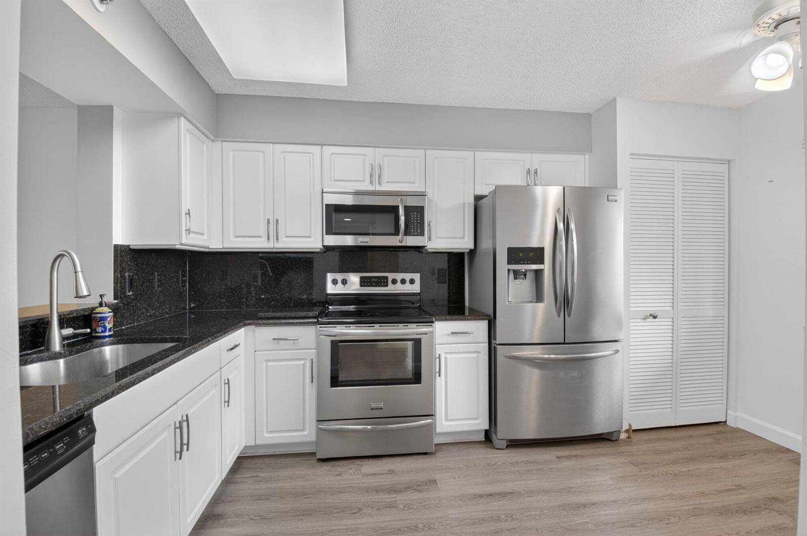 6080 HuntwickDelray Beach - Condo condo unit 405 - picture
