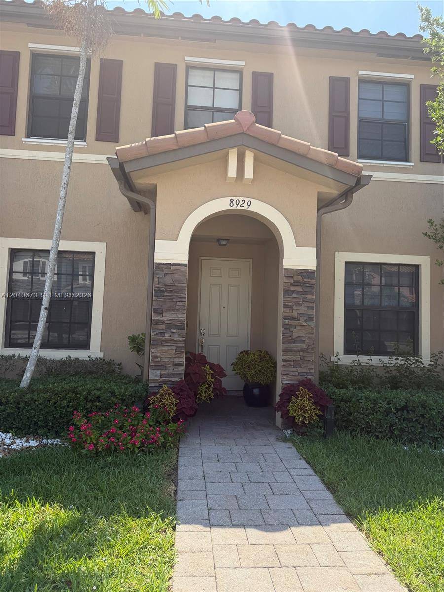 8929 W 35th WayHialeah - picture