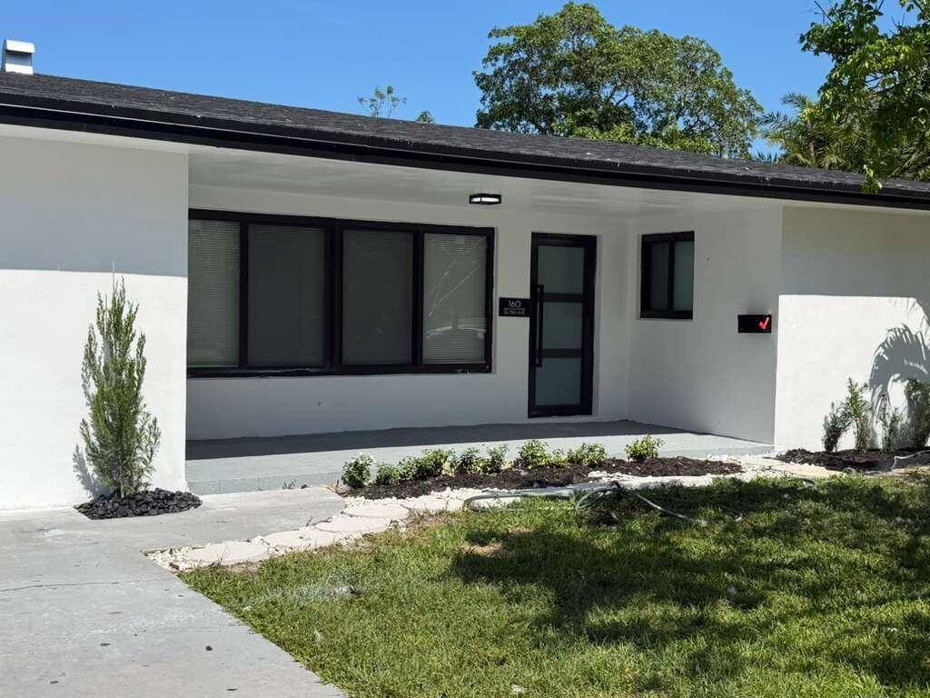 160 SE 15thPompano Beach - House condo unit Unit A - picture
