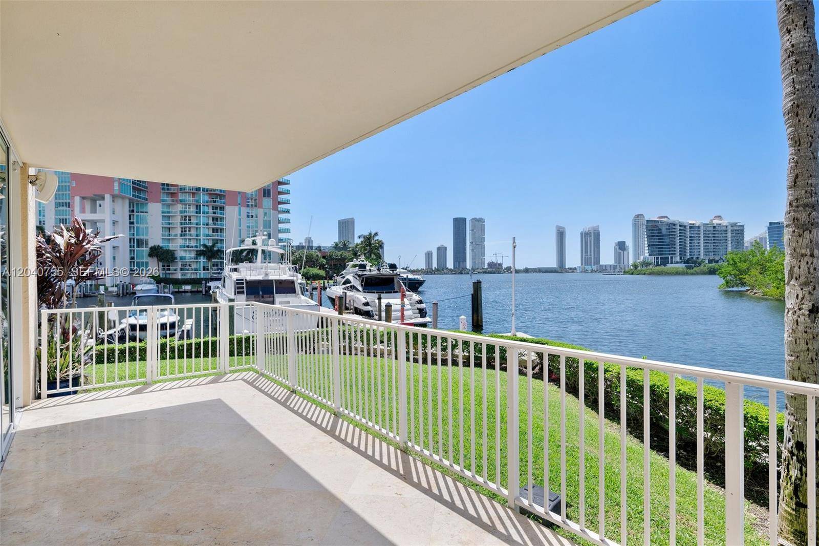 3330 NE 190th StAventura - Condo/Co-Op/Annual,Condo condo unit 114 - picture