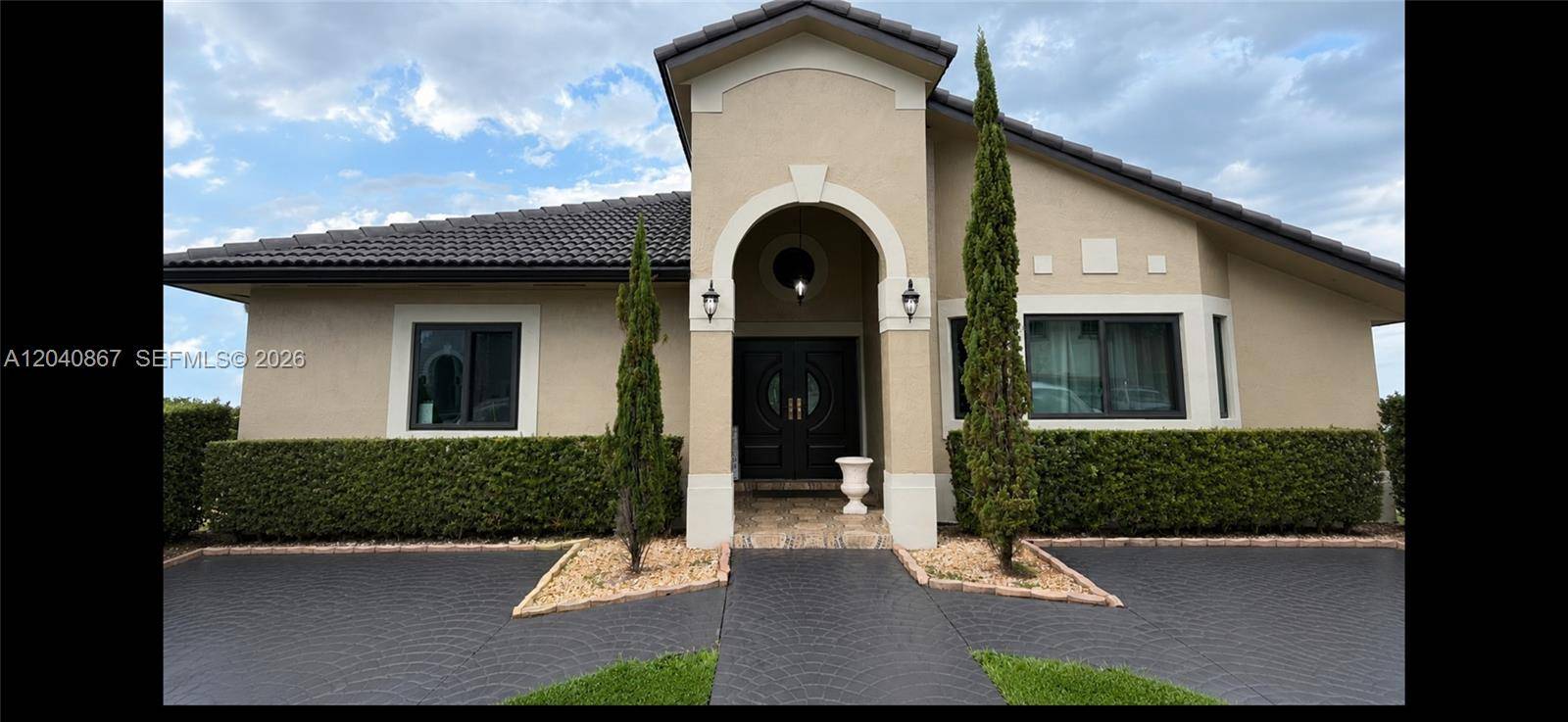8741 NW 141st TerMiami Lakes - picture