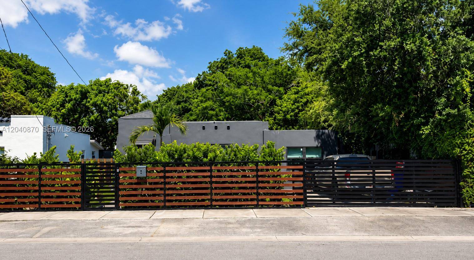 5612 NW 11th AveMiami - picture