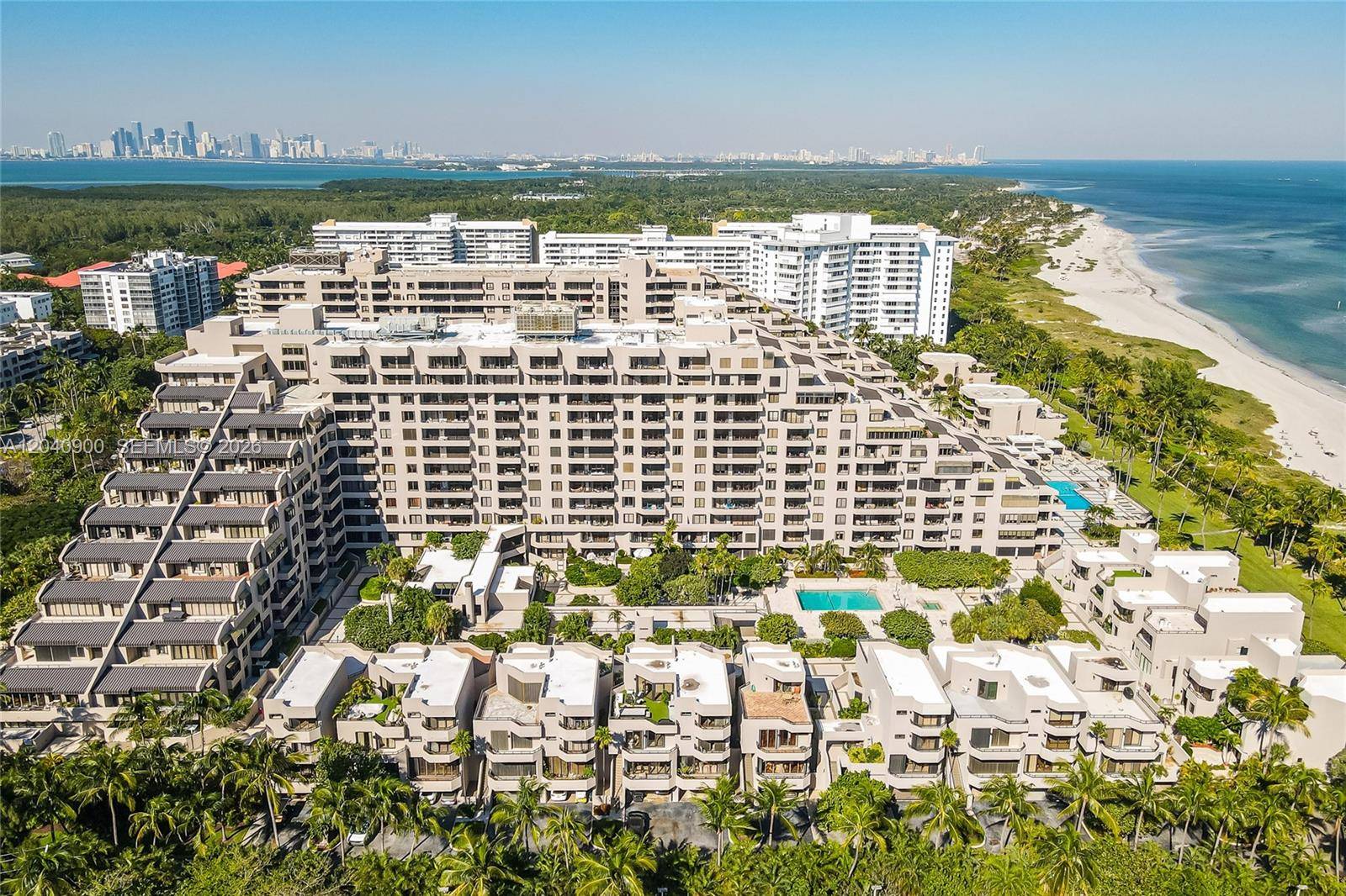 201 Crandon BlvdKey Biscayne - Apartments-Annual,Condo condo unit 530 - picture