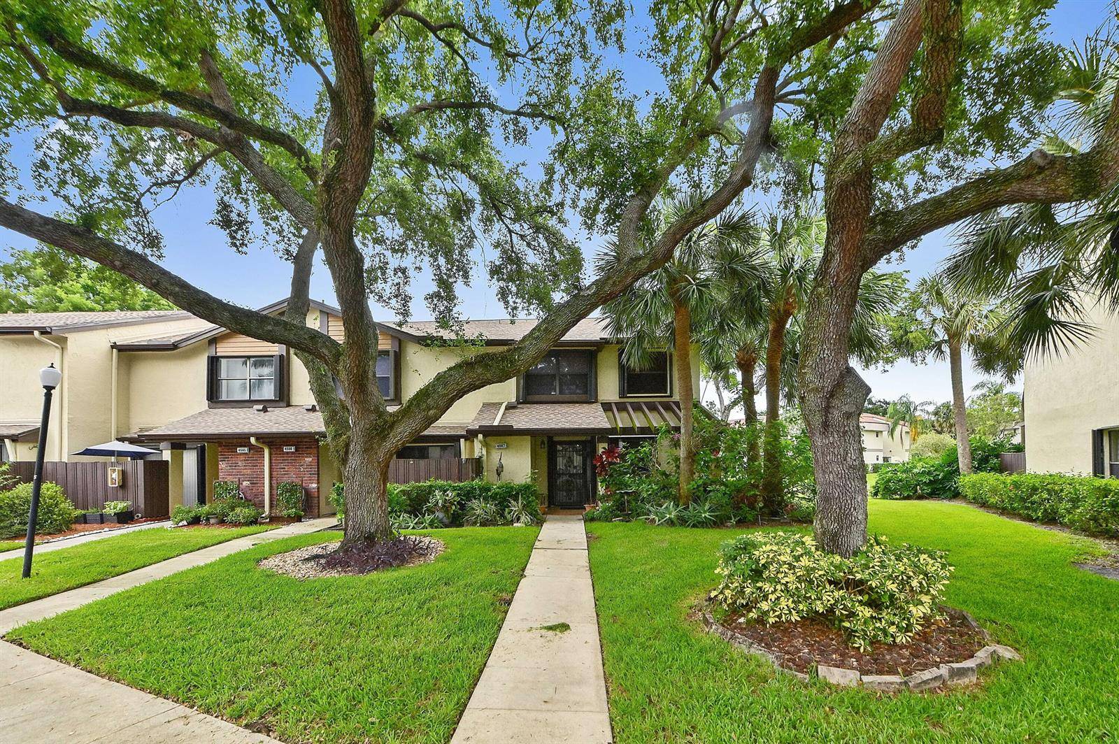 4587 CarambolaCoconut Creek - BAYWOOD VILLAGE III-A COND condo unit 27218 - picture