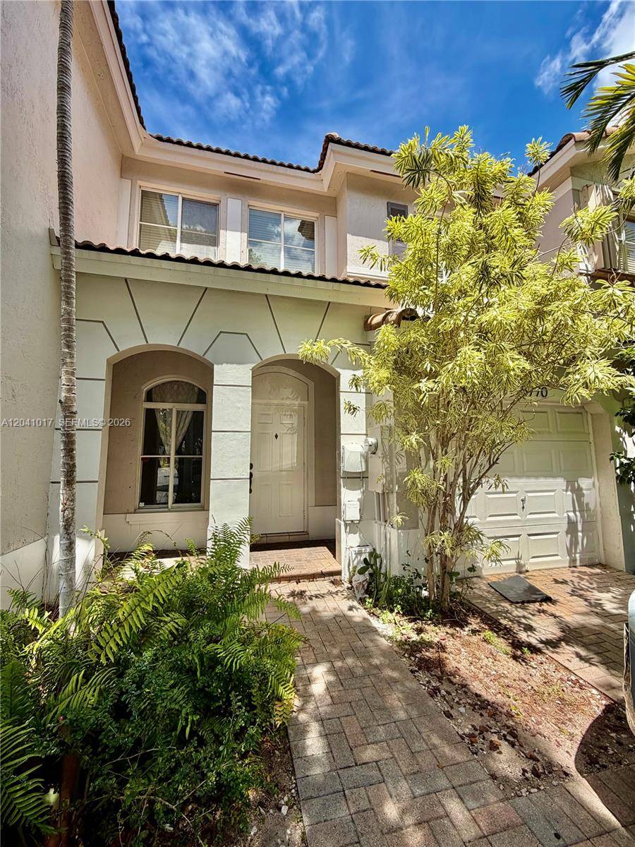 5770 NW 113th PlDoral - Townhouse/Villa-Annual,Townhouse condo unit . - picture