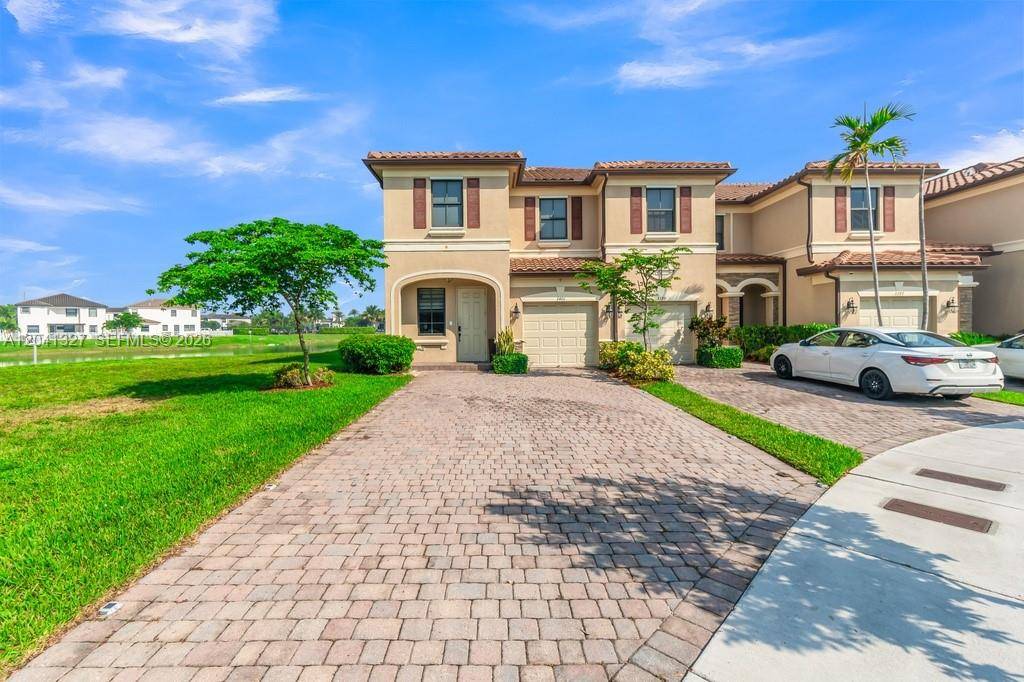 3401 W 94th TerHialeah - picture